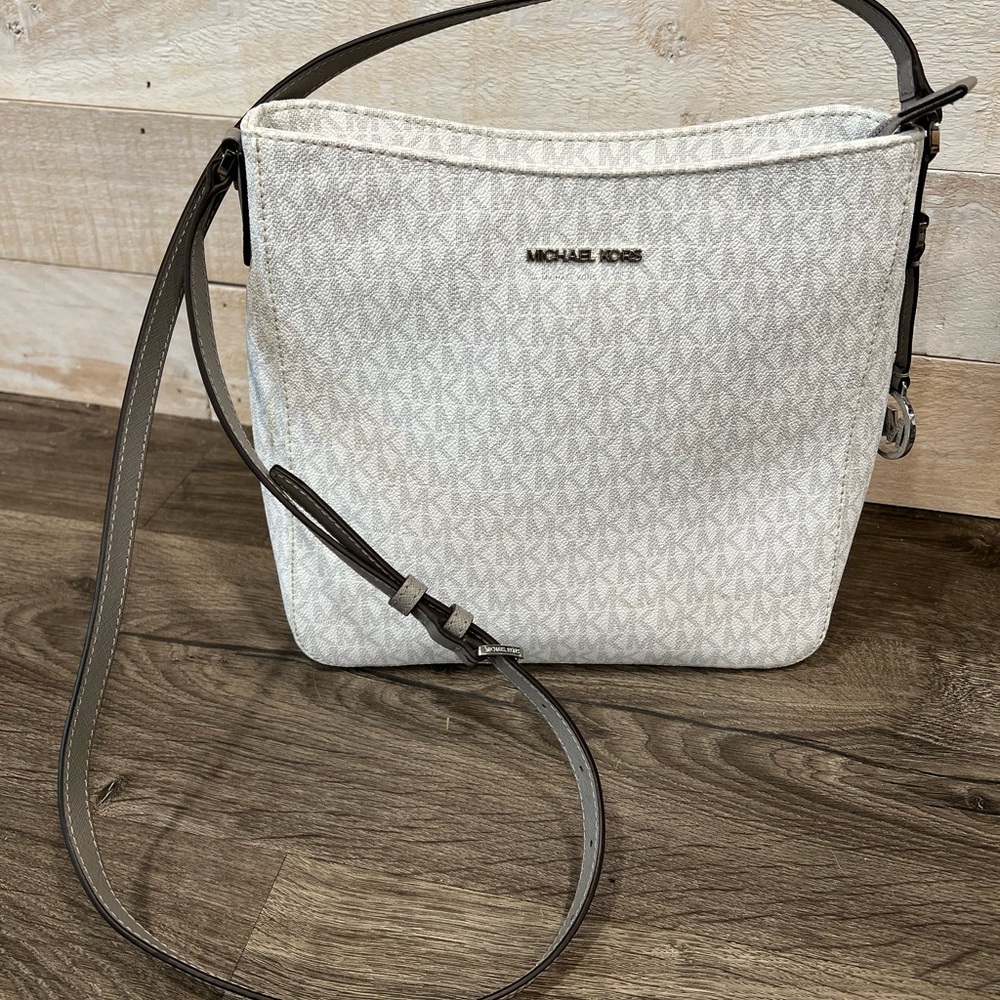 Michael Kors Jet Set White Messenger/Crossbody Bag